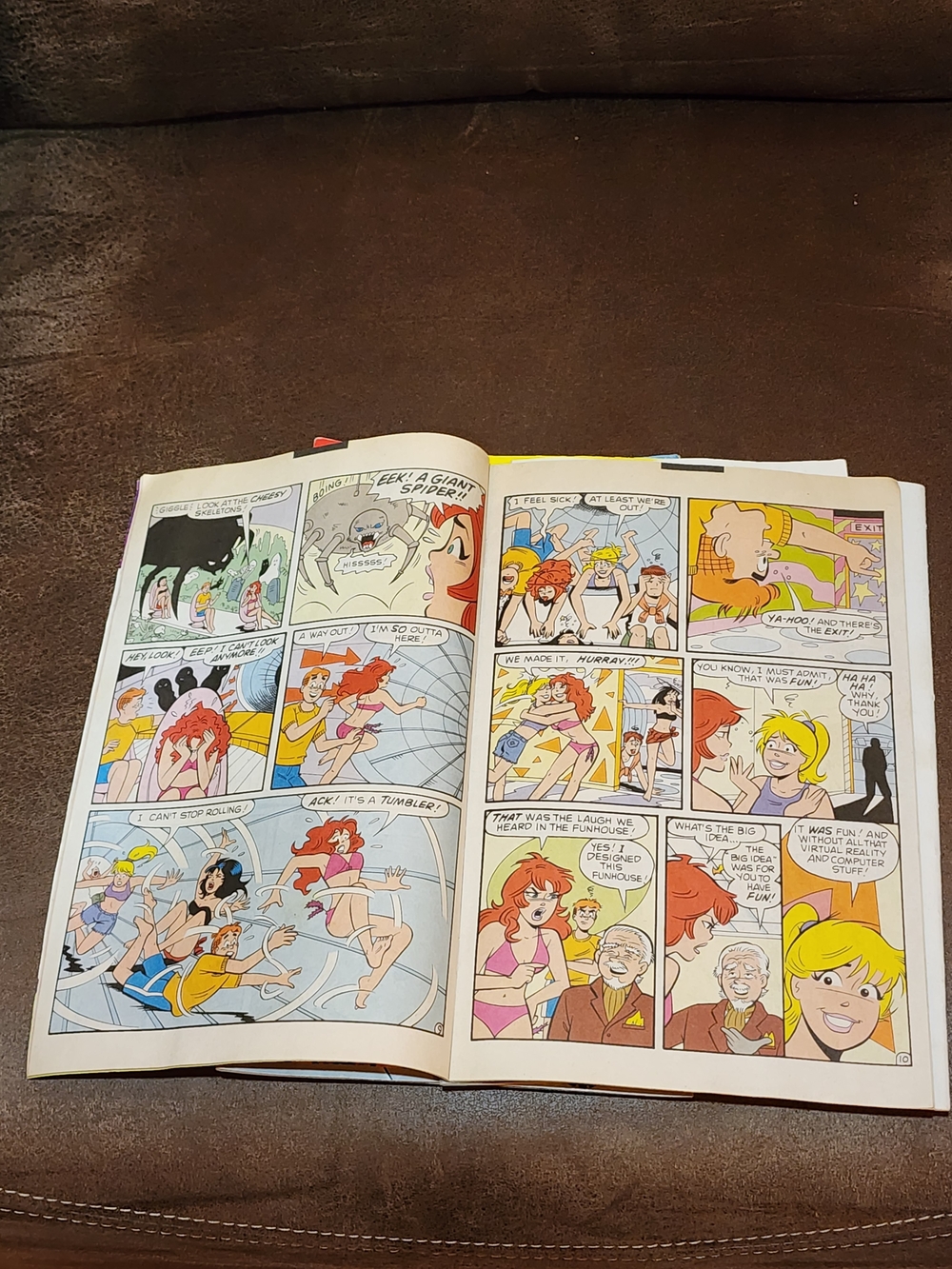 Archie Comics Cheryl Blossom Beach Cover - Red & Yellow Comic Book - Picture 4 of 4